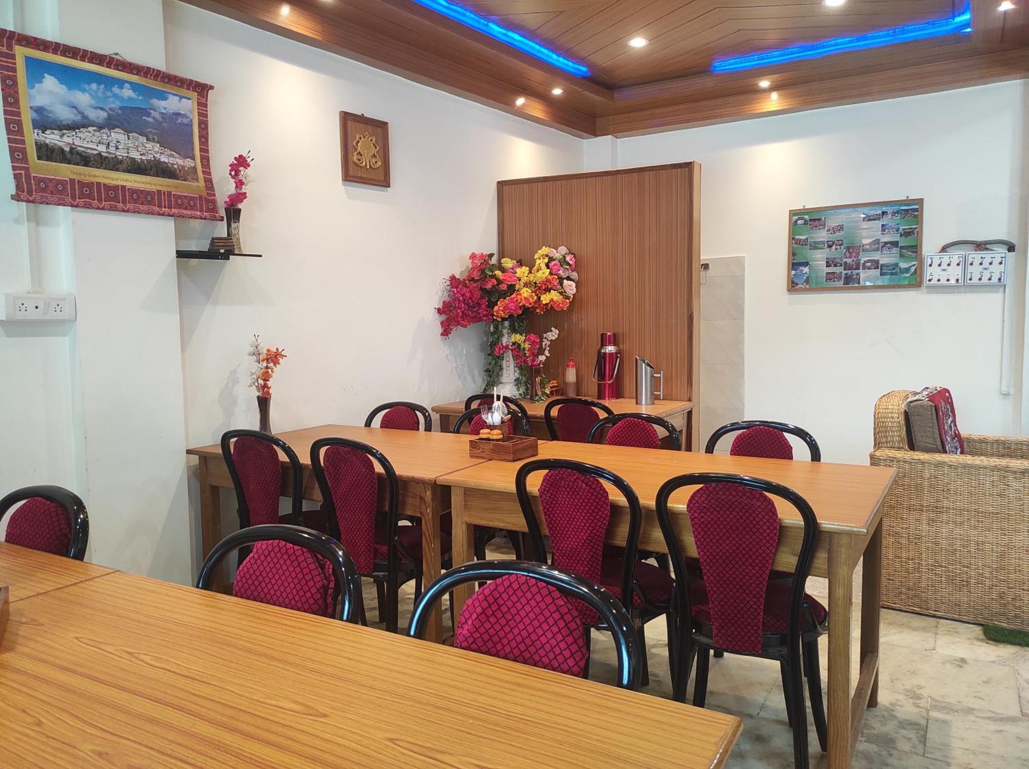 Hotel Tawang Regency Exterior photo