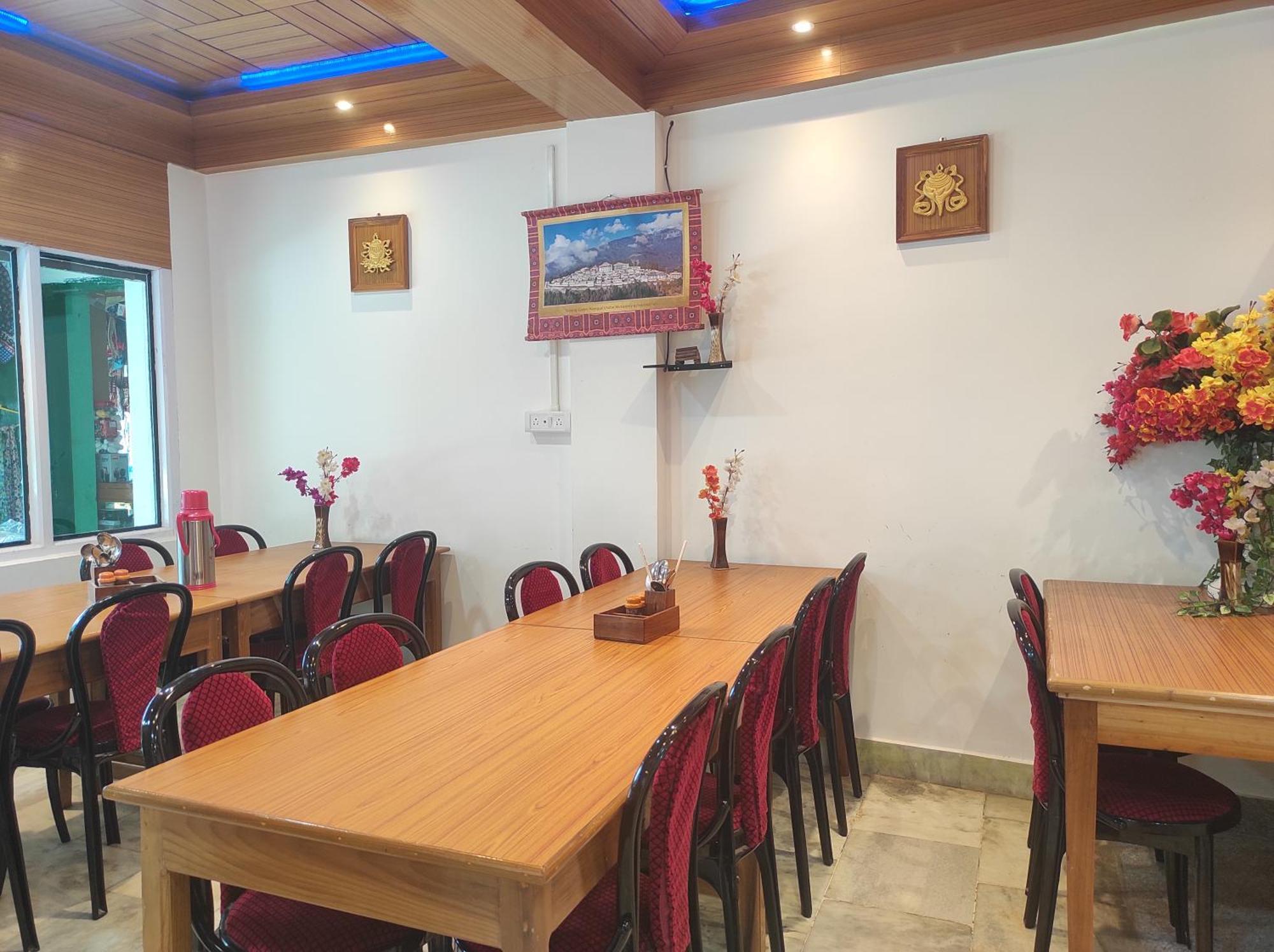 Hotel Tawang Regency Exterior photo